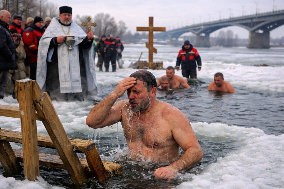 Водохреще у Києві 2026: безпечні місця для купання та занурення Водохреще у Києві 2026: безпечні місця для купання та занурення